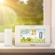 Kép 2/4 - Digitális hőmérő és ébresztőóra - kültéri / beltéri - USB-s, elemes - fehér